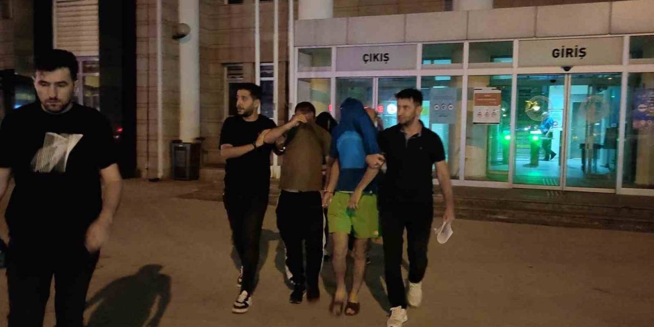 Göçmen Kaçakçıları Suçüstü Yakalandı