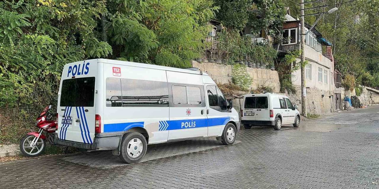 48 Yaşındaki Adam Evinde Ölü Bulundu