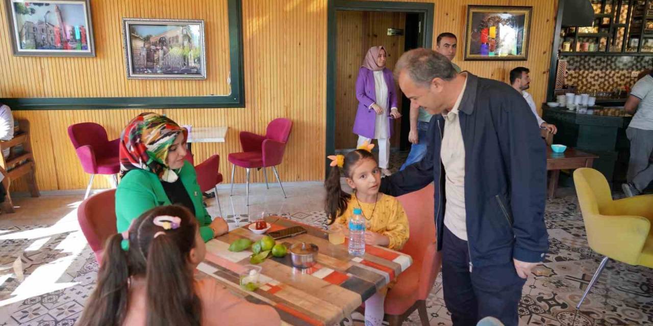 Ailesini Kaybeden Depremzede Çocuklara Moral Etkinliği