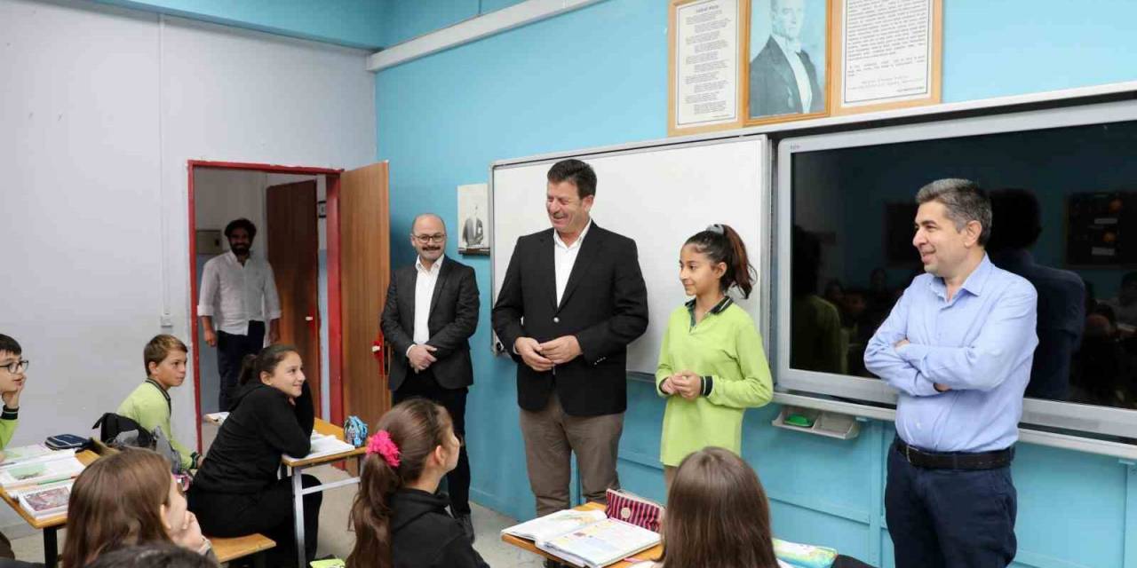 Belediye Başkanı Bir Anda Sınıfa Daldı, Sebebi İse Gönüllerde Taht Kurdu