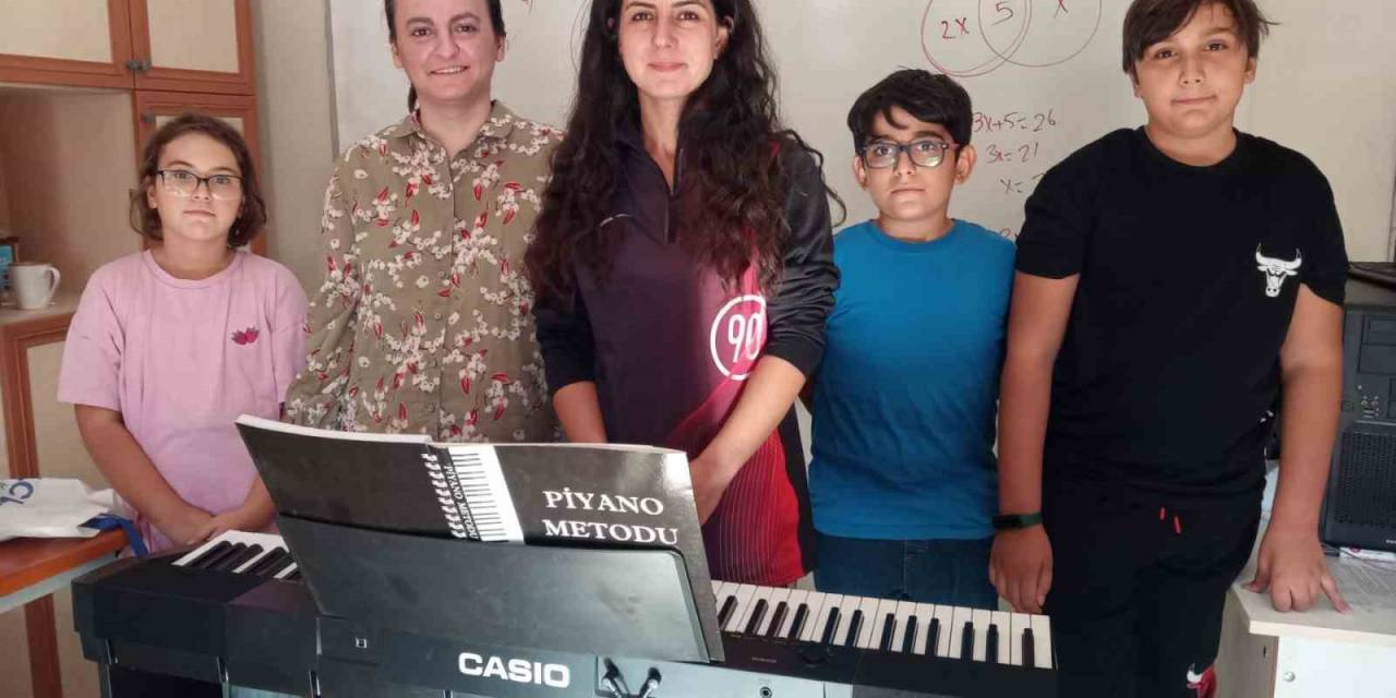 Burhaniye’de Piyano Kursu Başladı