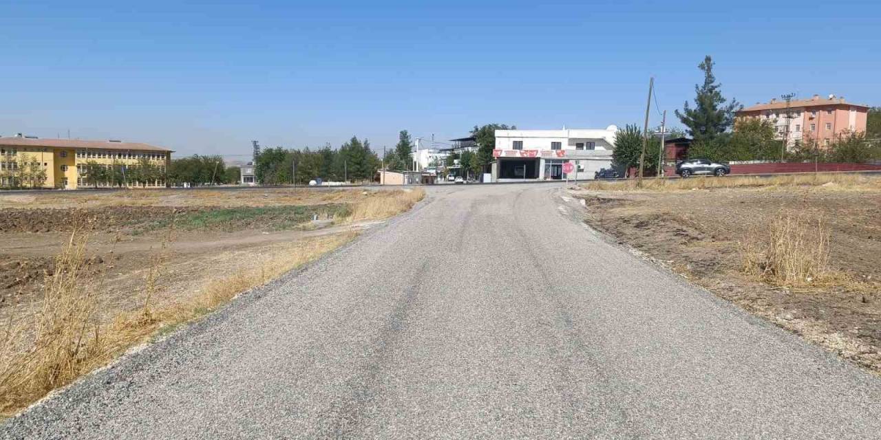 Diyarbakır’da Kırsal Mahallelerde Yol Çalışmaları Sürüyor