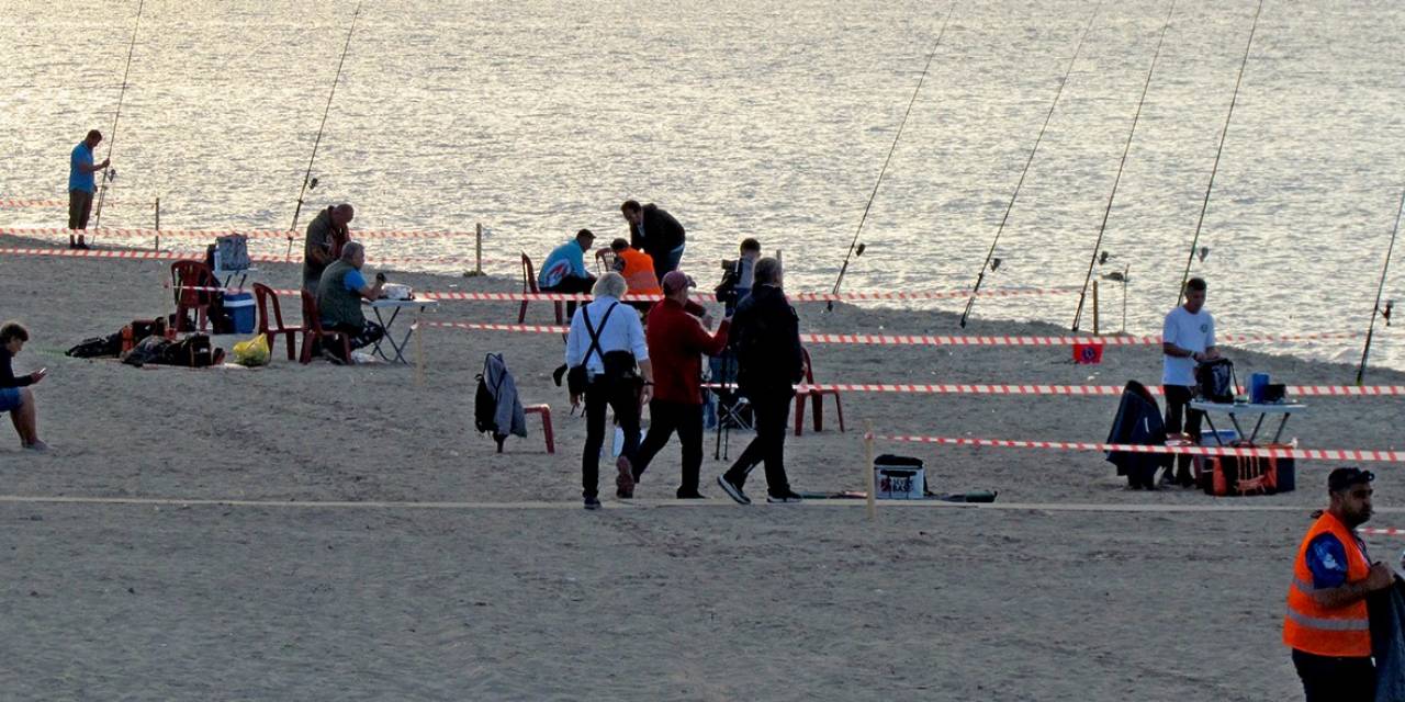 Ilıca Plajı’ndaki Balık Avı Turnuvasına Yoğun İlgi