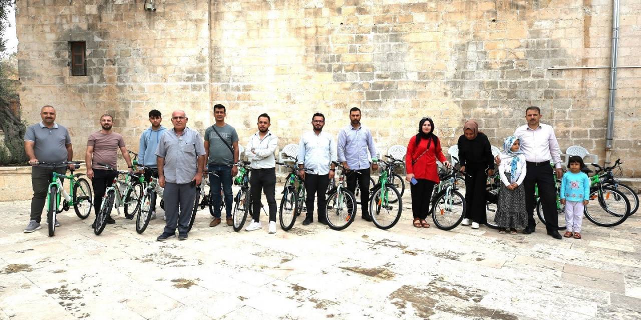Eyyübiye Belediyesi Bisiklet Hediyelerini Dağıtmaya Başladı