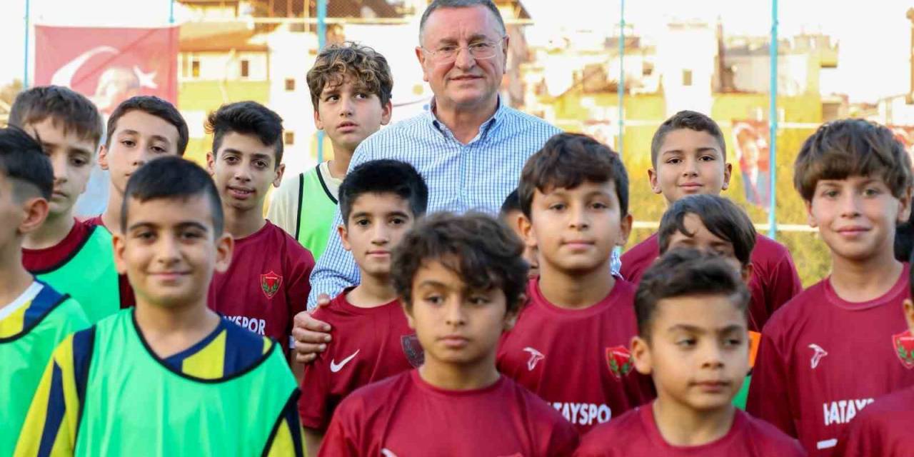 Enkaz Kentte, Genç Futbolcular Aylar Sonra Top Başı Yaptı