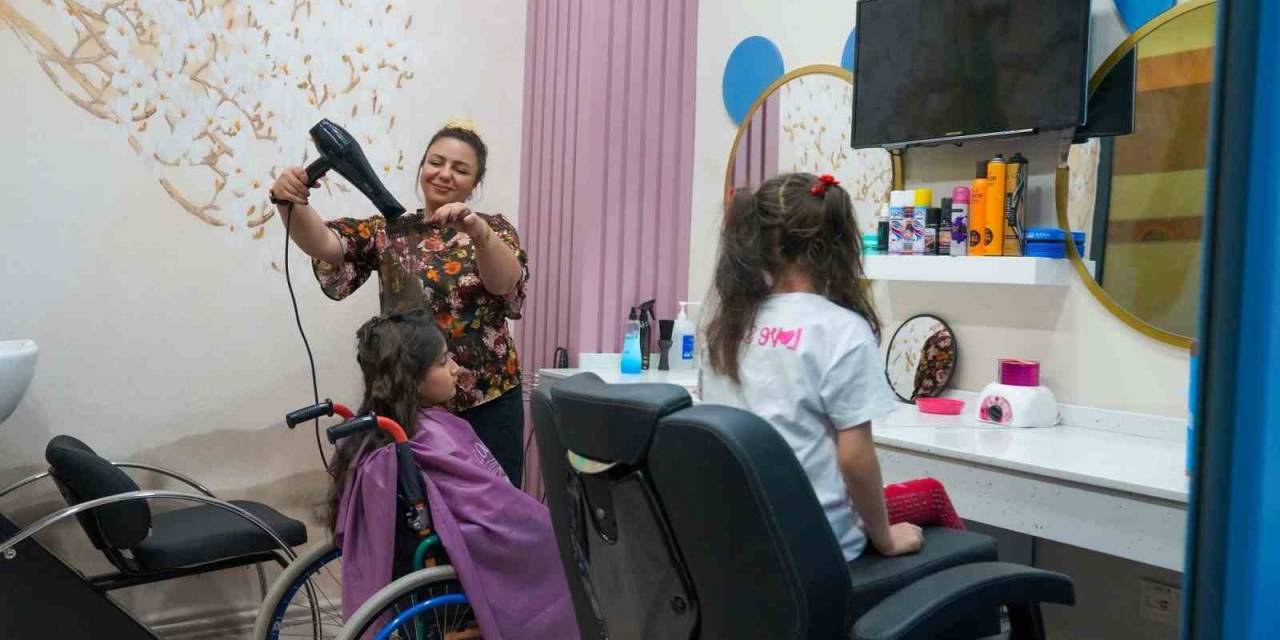 Büyükşehir Engelsiz Yaşam Merkezi’nde Sevgi Makası Birimi Açıldı