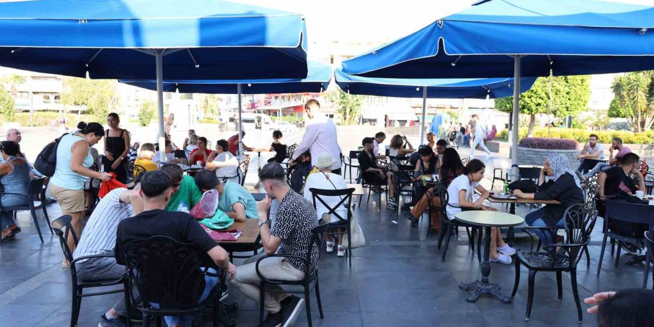 Marmaris’teki ’halk Kafe’ Vatandaşın Buluşma Noktası Oldu