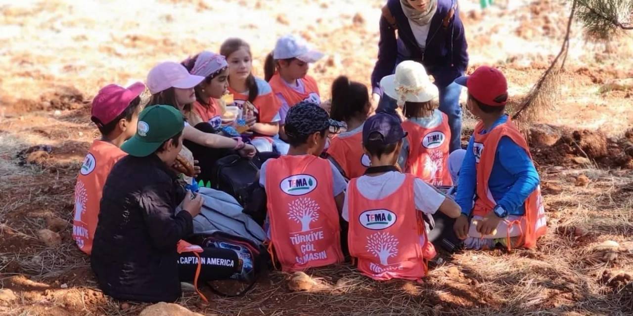 Öğrenciler Tohumdan Fidana Uzanan Süreci Uygulamalı Öğreniyor
