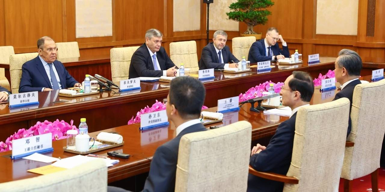 Rus Bakan Lavrov Ve Çinli Mevkidaşı Wang Yi Pekin’de Görüştü