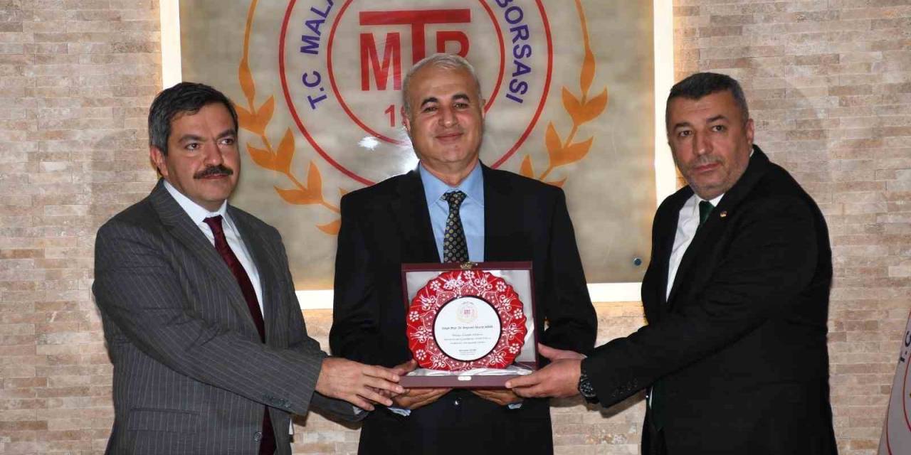 Ödül Alan ‘Malatya Kayısısı’ Kitabında Emeği Geçenlere Plaket