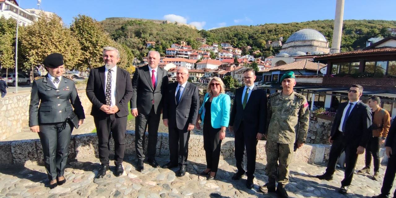 Savunma Bakanı Güler, Kosova’da Tarihi Yerleri Gezdi