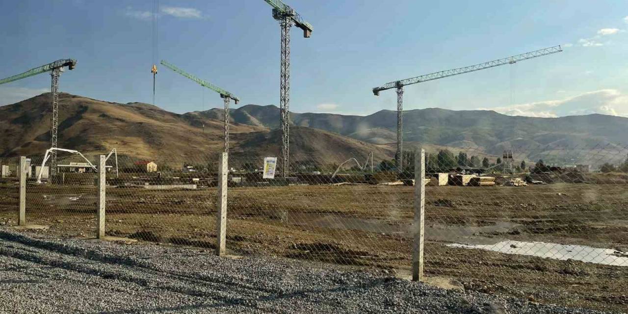 Hastane İnşaatından Düşen İşçi Yaralandı