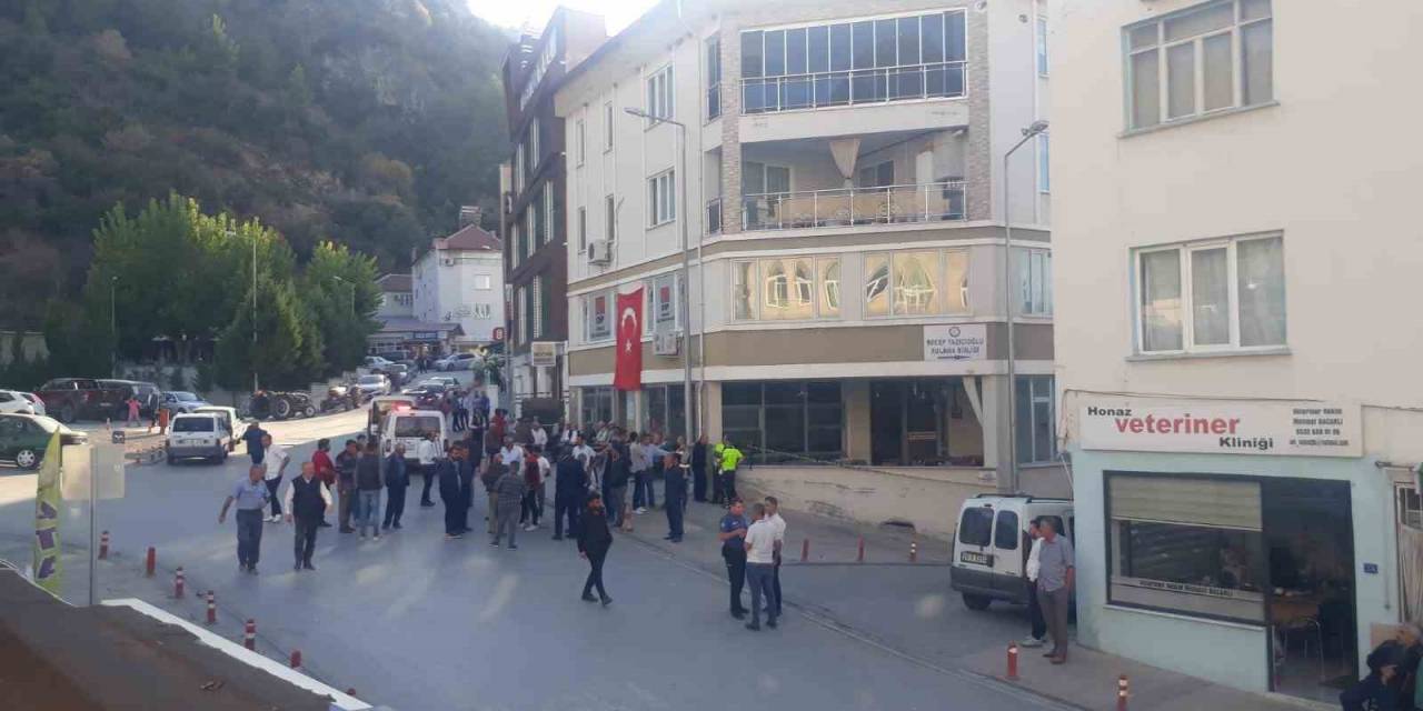 Kahvehanede Oturan Bacanağına Kurşun Yağdırdı: 1 Ölü, 1 Yaralı