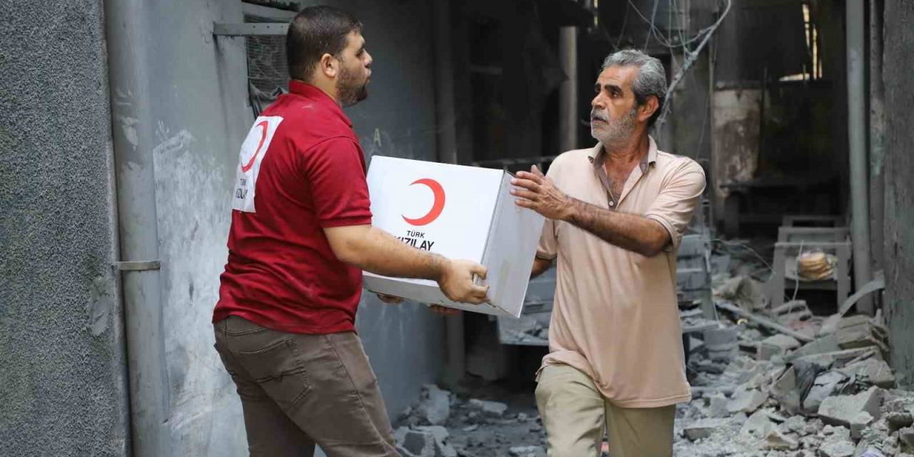 Türk Kızılay Gazze’deki Ekibiyle Sivillere Yardım Ediyor