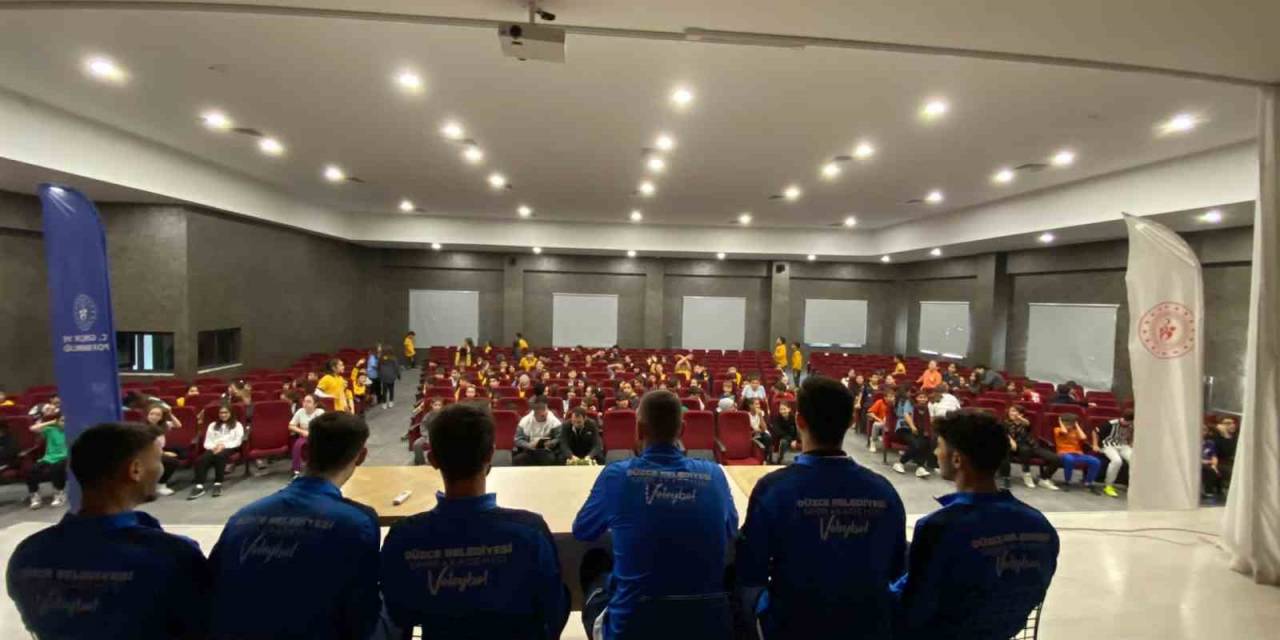 Voleybolcular Öğrencilerle Buluştu