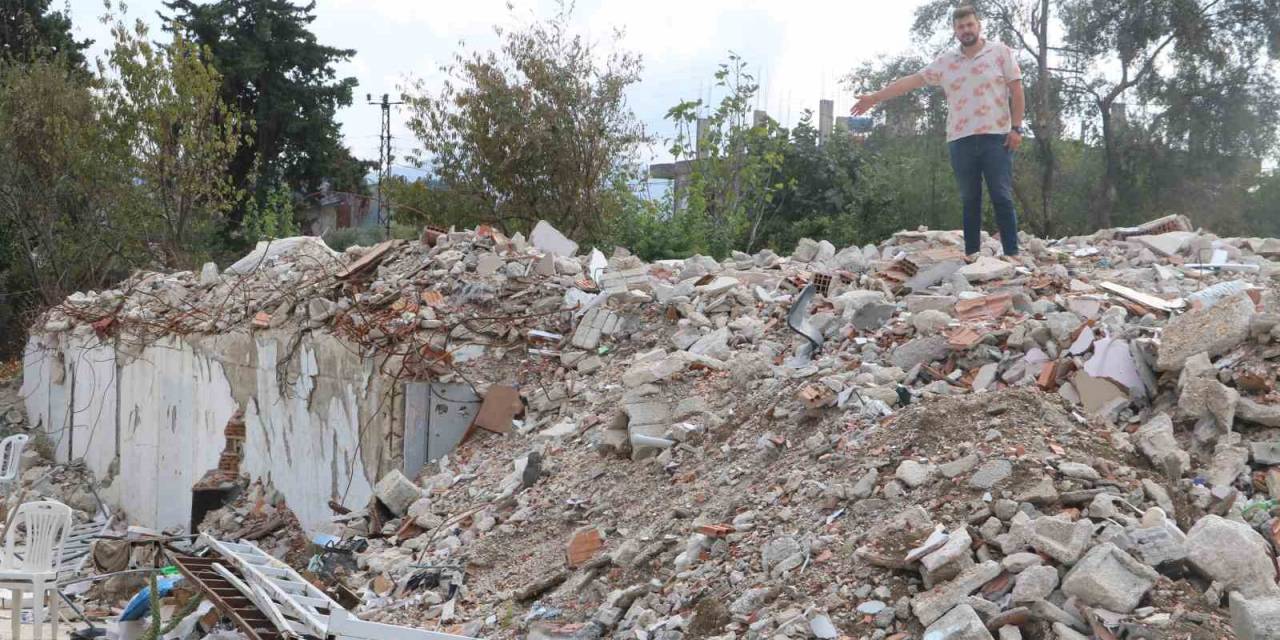 Yıkılan Evinin Yerine Yeni Yuva Kurmak İsteyen Depremzedeye 400 Bin Tl’lik Moloz Engeli