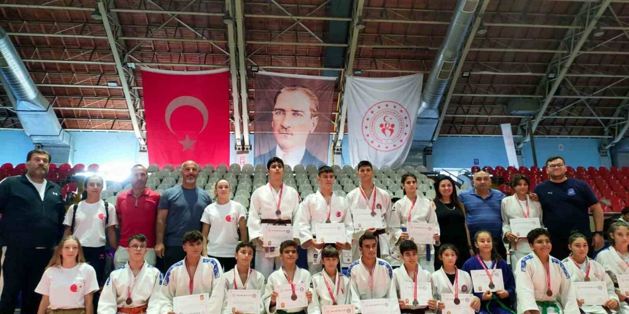 Yunusemreli Judocular Ali Atmaca’yı 19 Madalya İle Andı