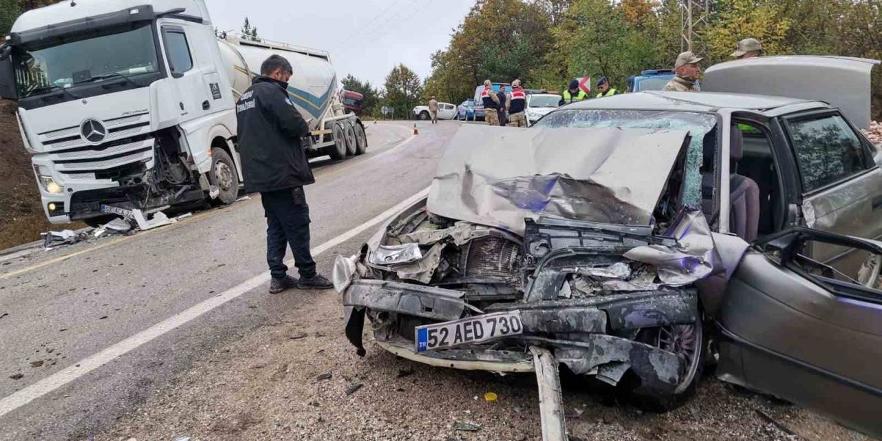 Ordu’da Otomobil İle Tır Çarpıştı: 3 Ölü, 3 Yaralı