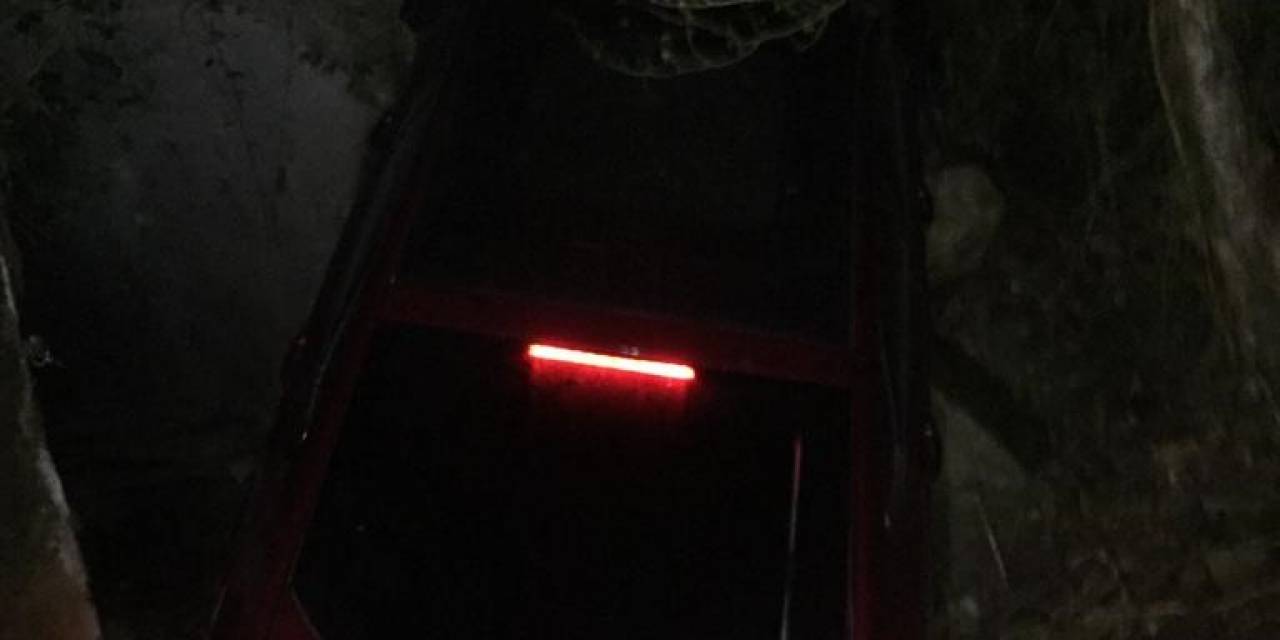 Kayganlaşan Yolda Otomobil, Kontrolden Çıkarak Şarampole Devrildi