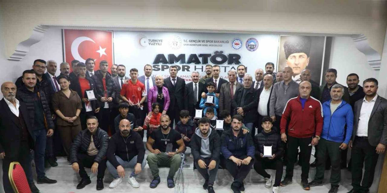 Ağrı’da Amatör Sporun Enleri Ödül Töreni Gerçekleştirildi