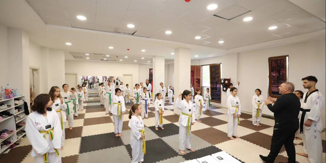 267 Tekvandocu Kuşak Atladı