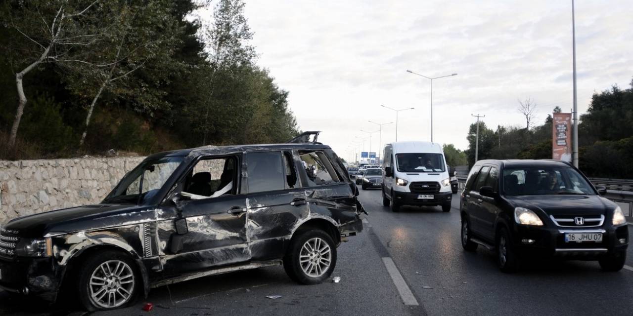 Bursa’da Hızla İlerleyen Otomobil Önündeki Araca Çarptı