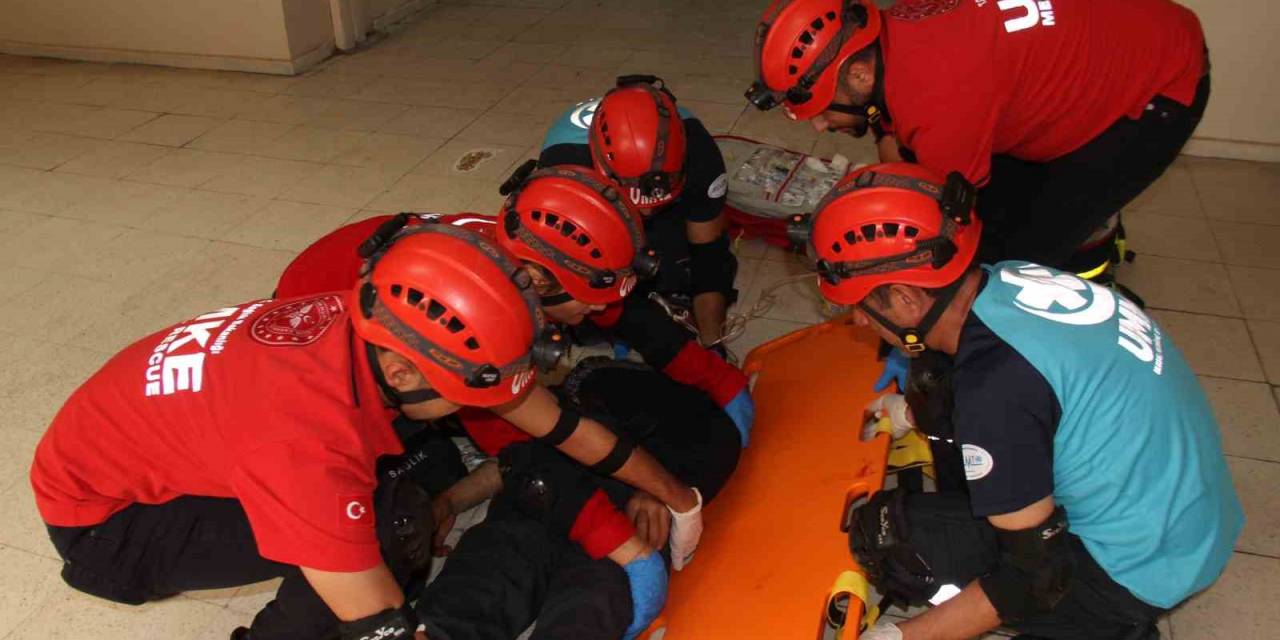 Elazığ’da Deprem Ve Yangın Tatbikatları Devam Ediyor