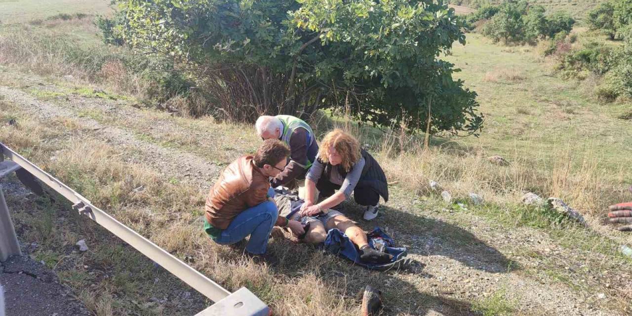Lüks Araç Emniyet Şeridindeki Kamyonete Çarptı: 2 Yaralı