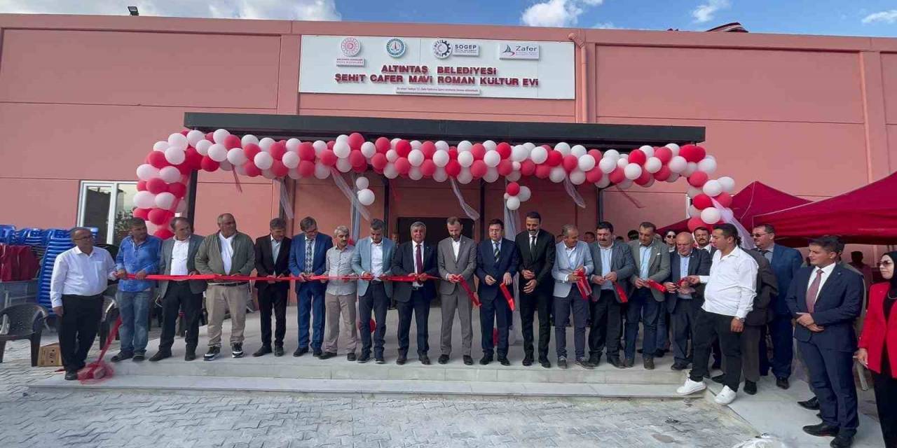 Altıntaş’ta Şehit Cafer Mavi Roman Kültür Evi Hizmete Girdi