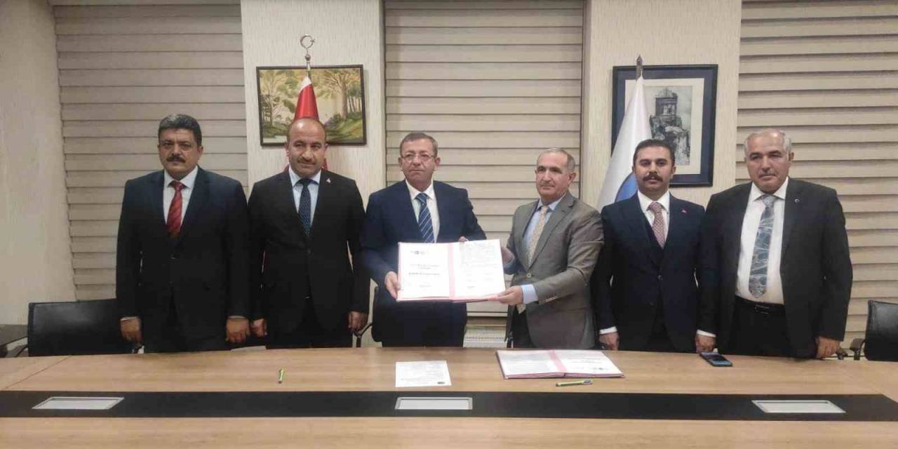 Kars’ta Tiyatro Topluluğu Protokolü İmzalandı