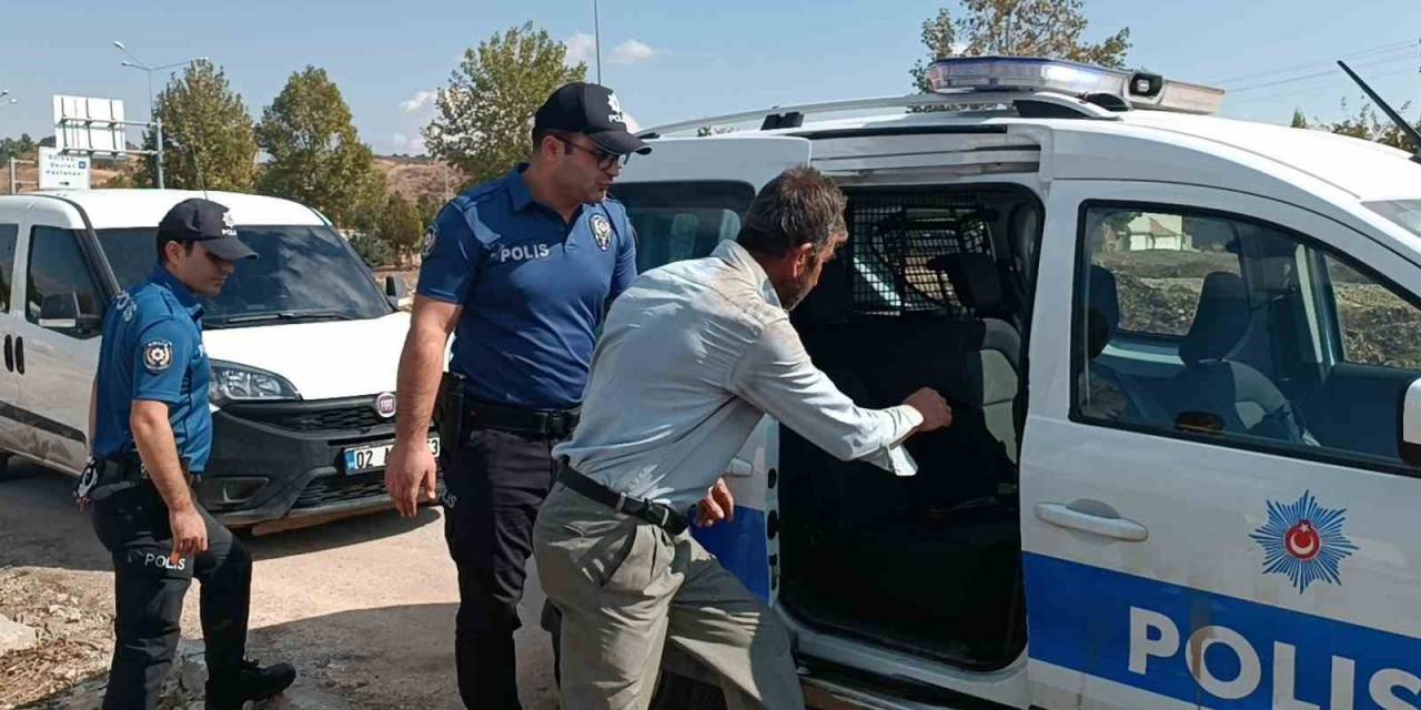 Sokaklarda Yatan Vatandaş Konteynere Yerleştirildi