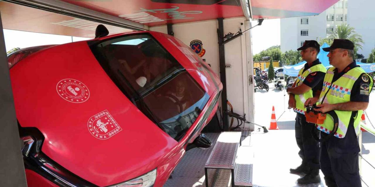 Üniversite Öğrencilerine Trafik Güvenliği Anlatıldı