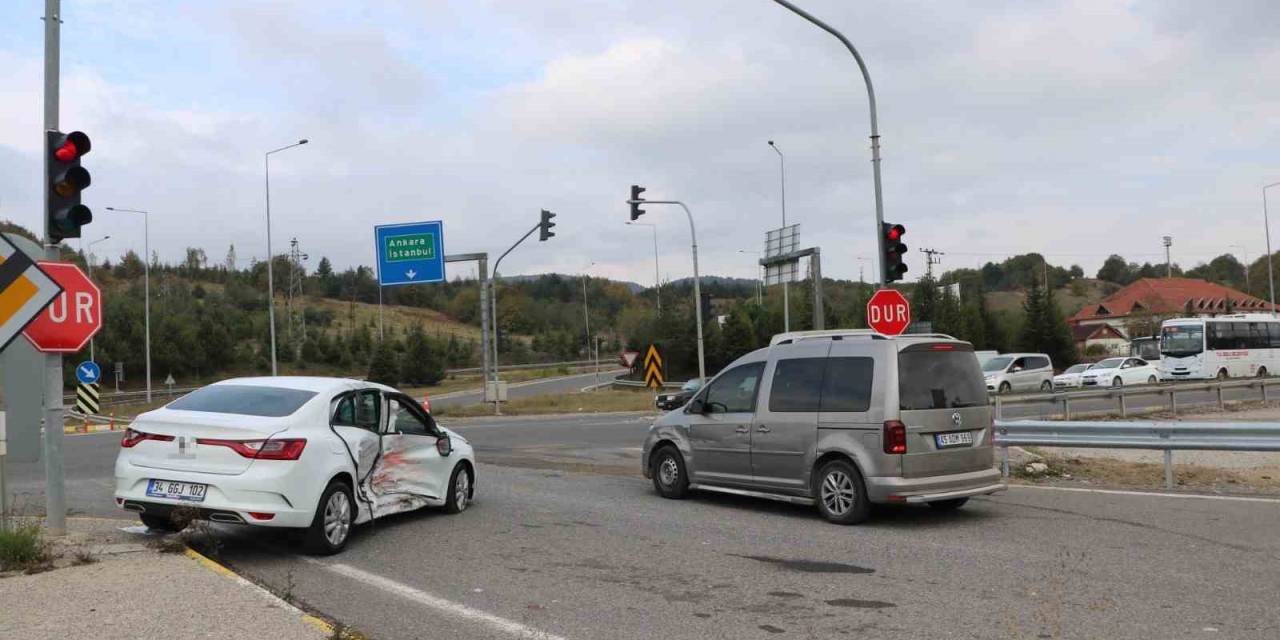 Abant Kavşağında Kaza: 3 Yaralı