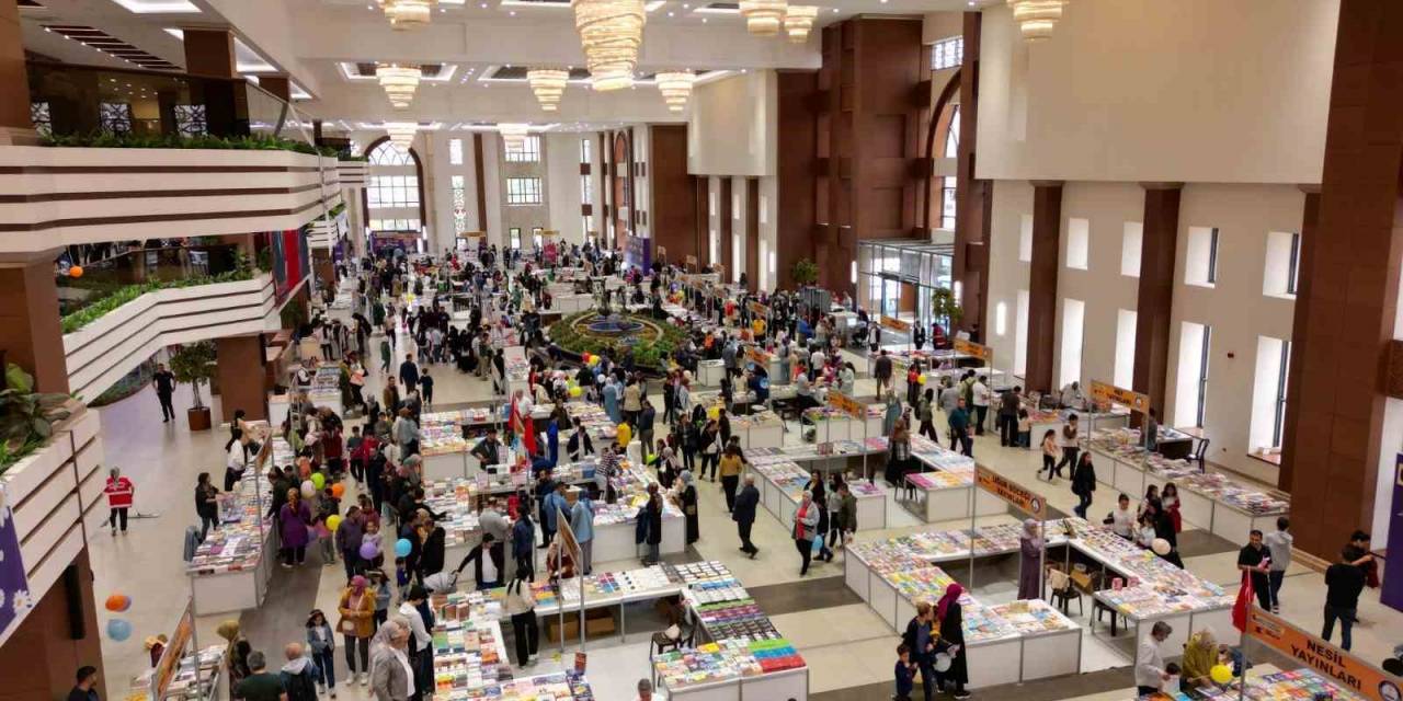 Şahinbey, Gazianteplileri Sevdikleri Kitaplar Ve Yazarlarla Buluşturuyor