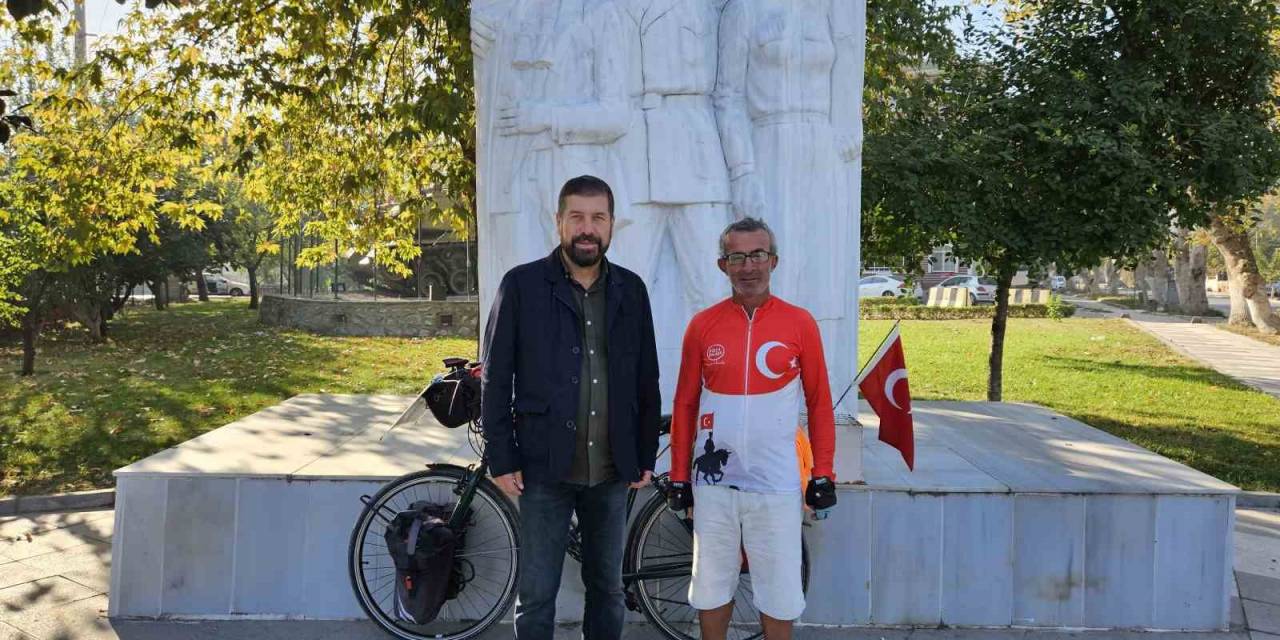 Şehit Makbule Efe Anısına Bisikletiyle Sındırgı’ya Geldi