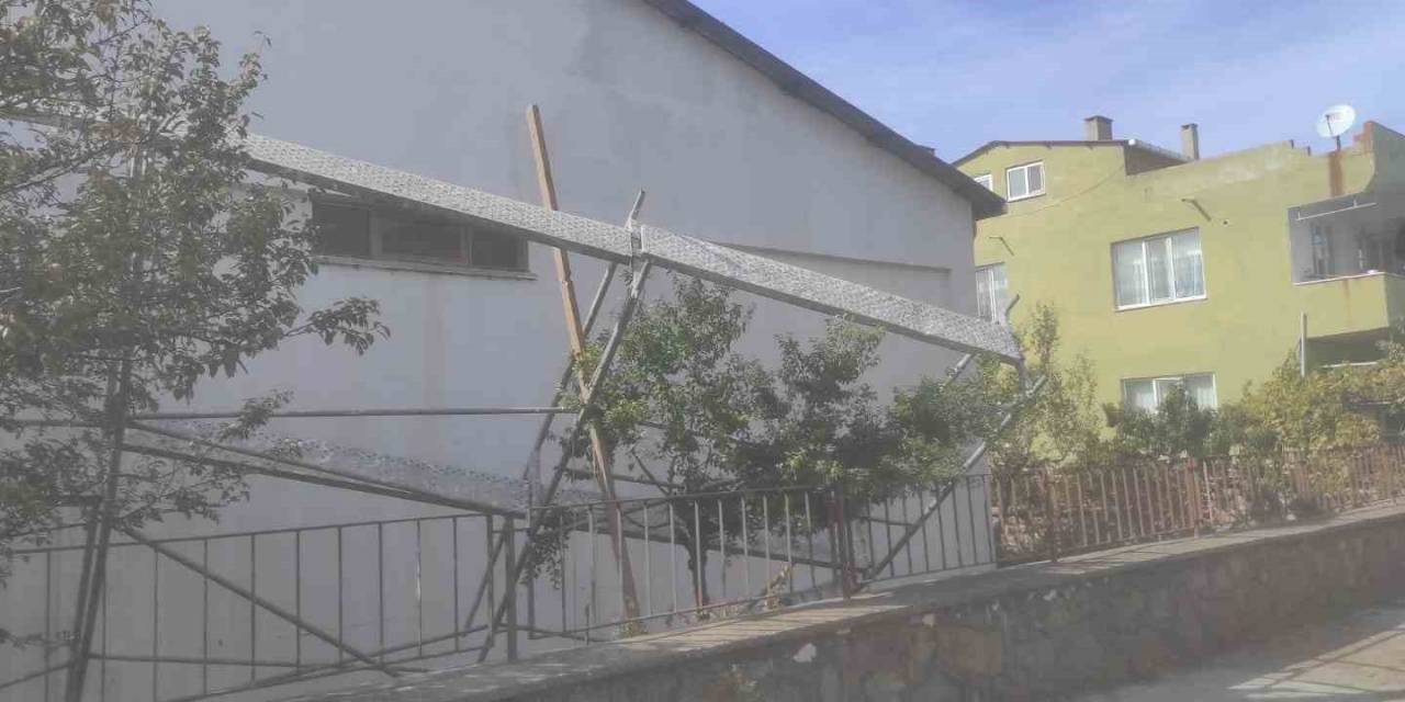 İnşaat İskelesinden Düşen İşçi Hayatını Kaybetti