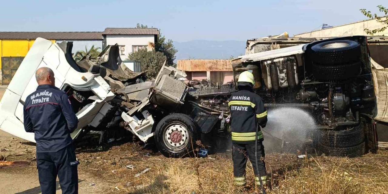 Manisa’da Şarampole Devrilen Tırın Sürücüsü Yaralandı