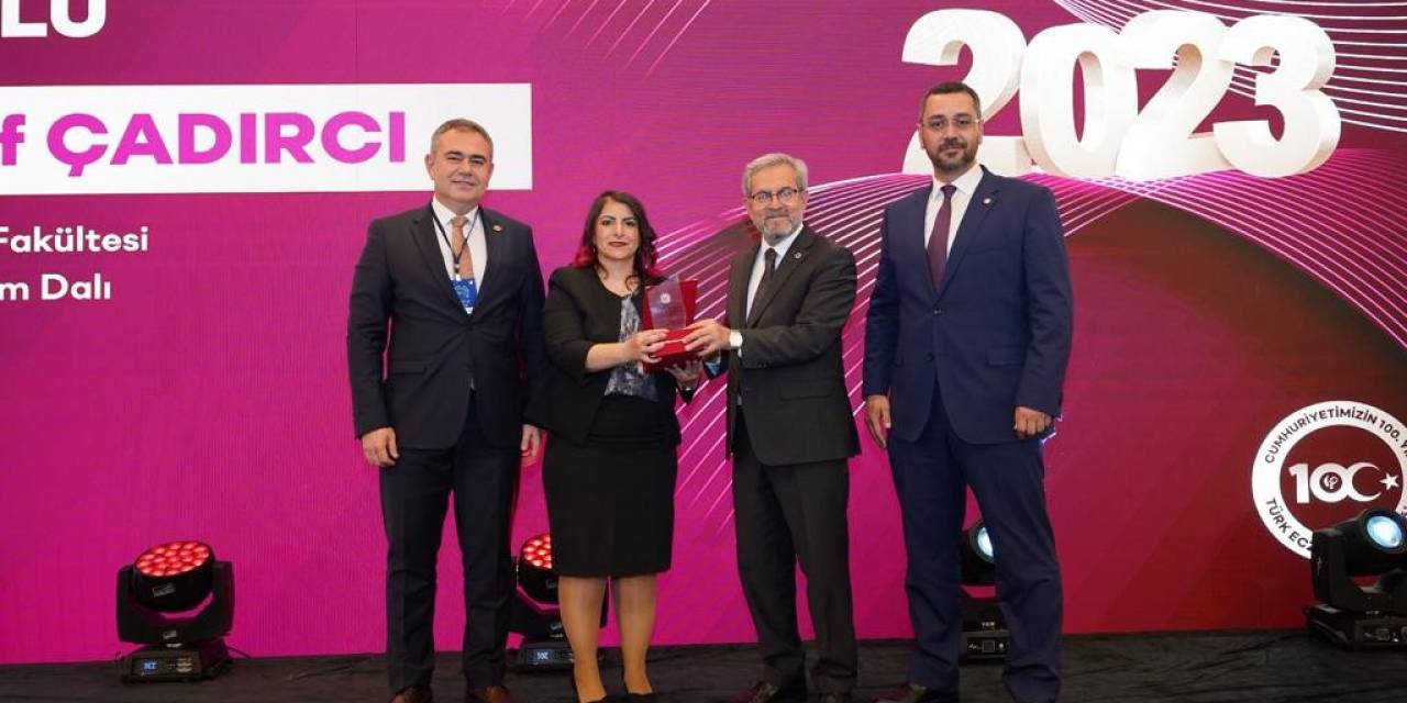 Eczacılık Akademisi 2023 Bilim Ödülüne Prof. Dr. Çadırcı Layık Görüldü