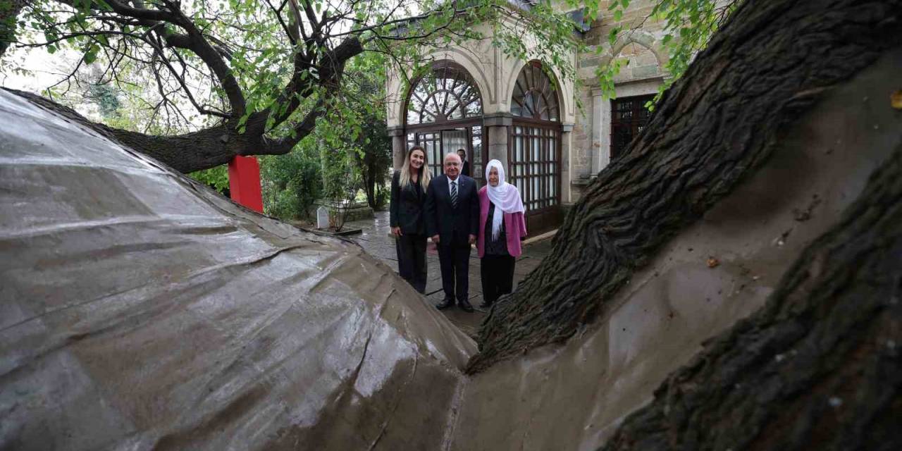 Milli Savunma Bakanı Güler, Sultan 1. Murad Hüdavendigar’ın Türbesini Ziyaret Etti