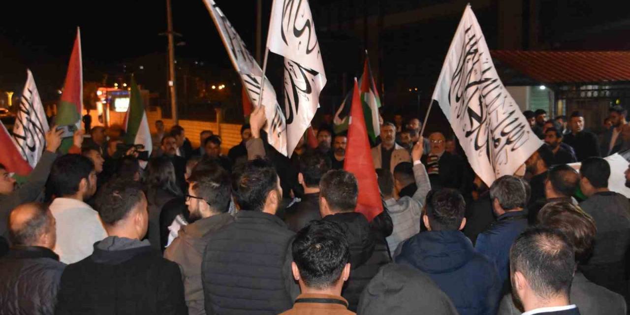 Bitlis’te Vatandaşlar İsrail’i Protesto Etti