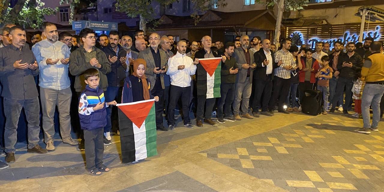 Adıyaman’da Filistin’e Dua, İsrail’e Lanet