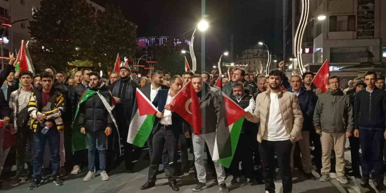 Onlarca Kişi Gazze’ye Destek Sloganlarıyla Caddeyi İnletti