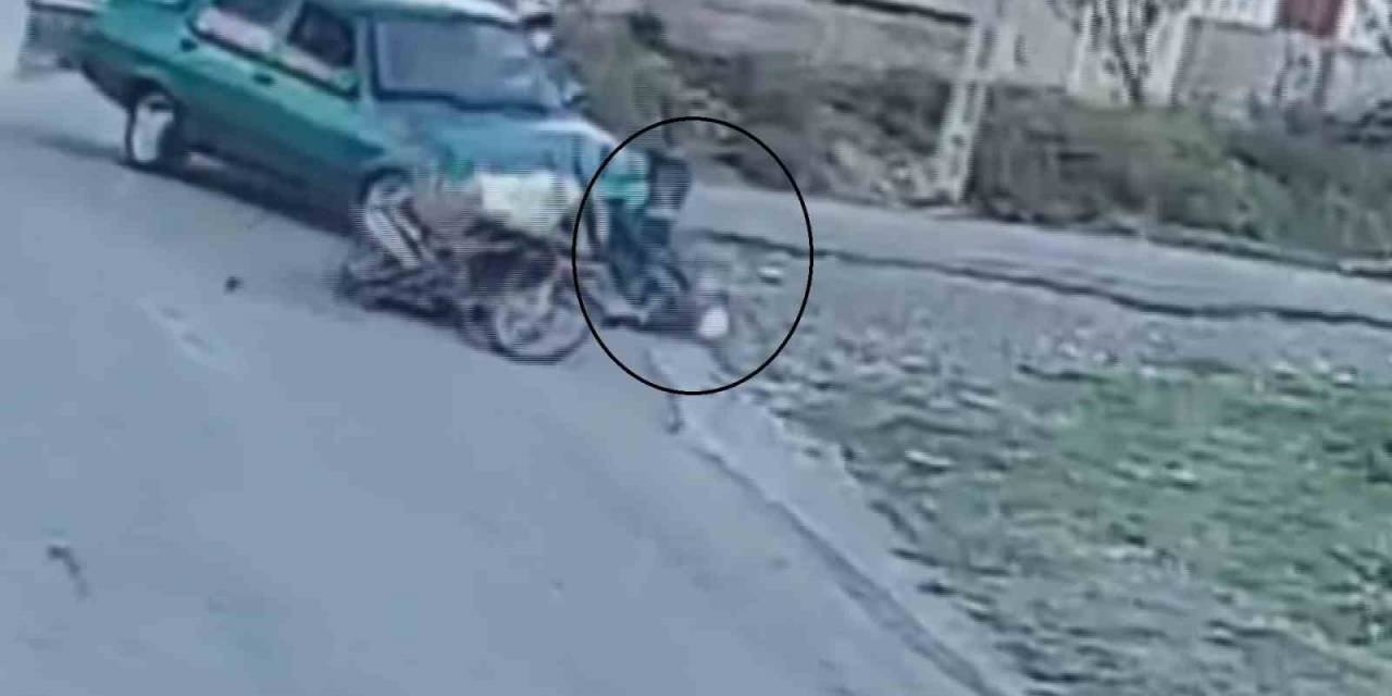 Çarpışma Sonrası Motosiklet Sürücüsünün Havaya Uçtuğu Anlar Kamerada