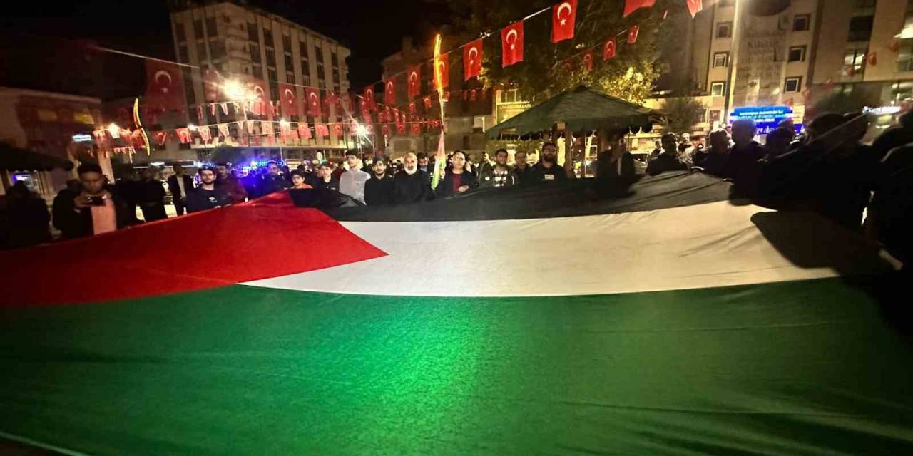 Elazığ’da Eller Semaya Filistin İçin Açıldı