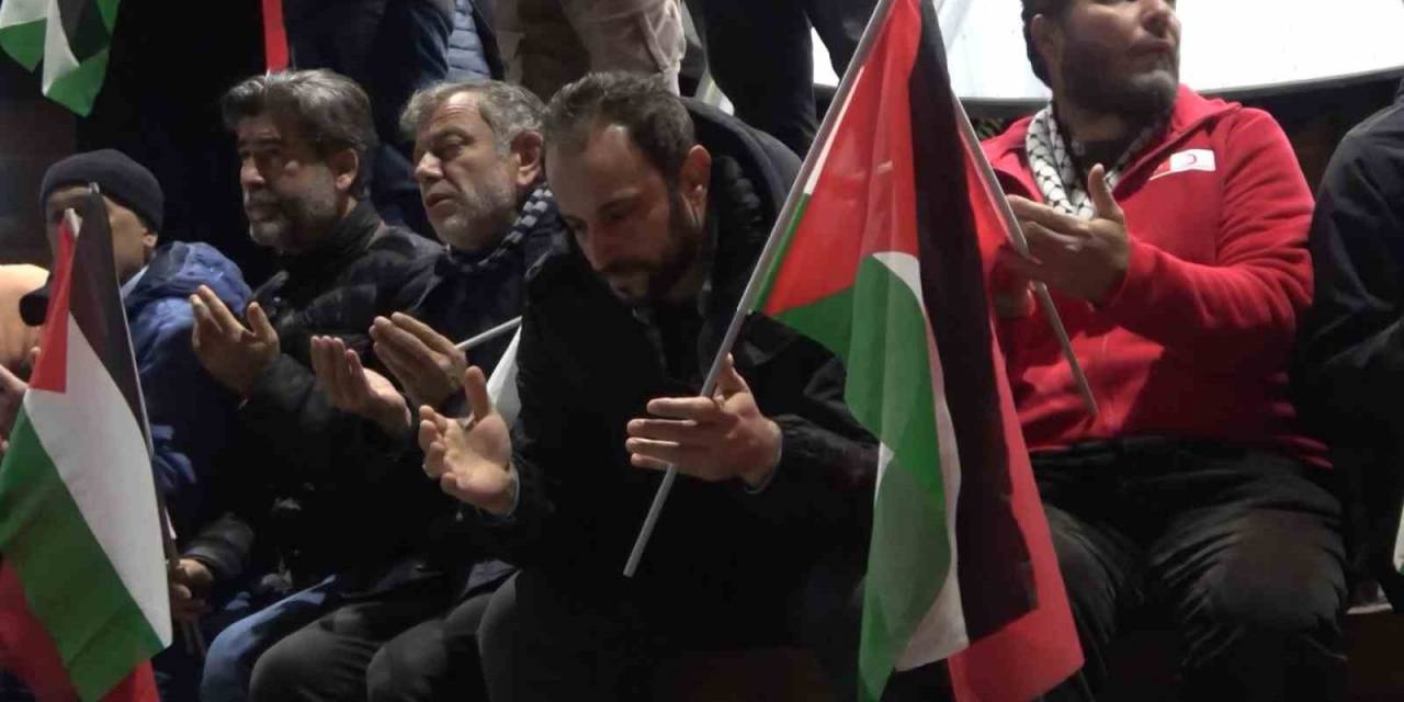 Gümüşhane’de Vatandaşlar Filistin İçin Meydanlara Çıktı