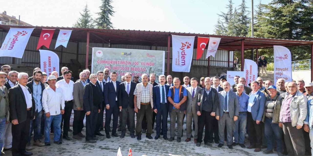 Uşak’ta Çiftçilere Tohum Dağıtımı Yapıldı