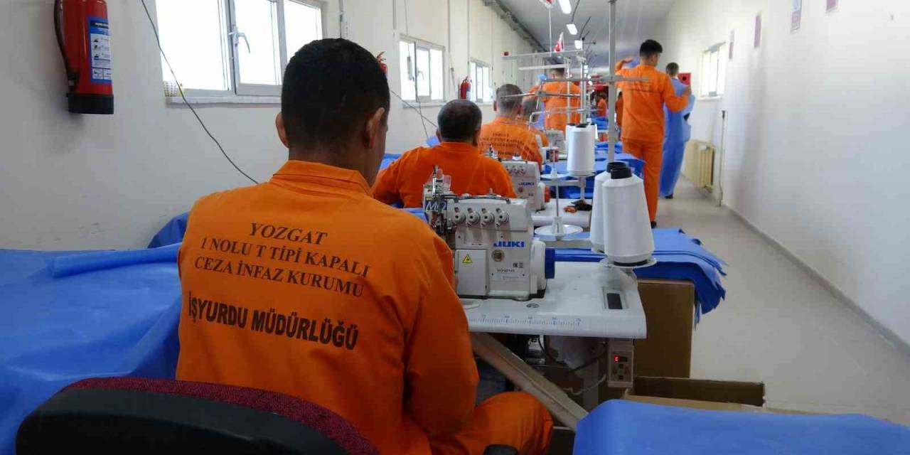 Hastanelerin Tekstil Malzemelerini Hükümlü Ve Tutuklular Üretiyor