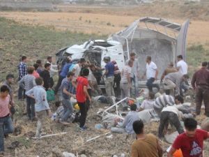 İnşaat İşçilerini Taşıyan Kamyonet Takla Attı: 6 Ölü, 25 Yaralı