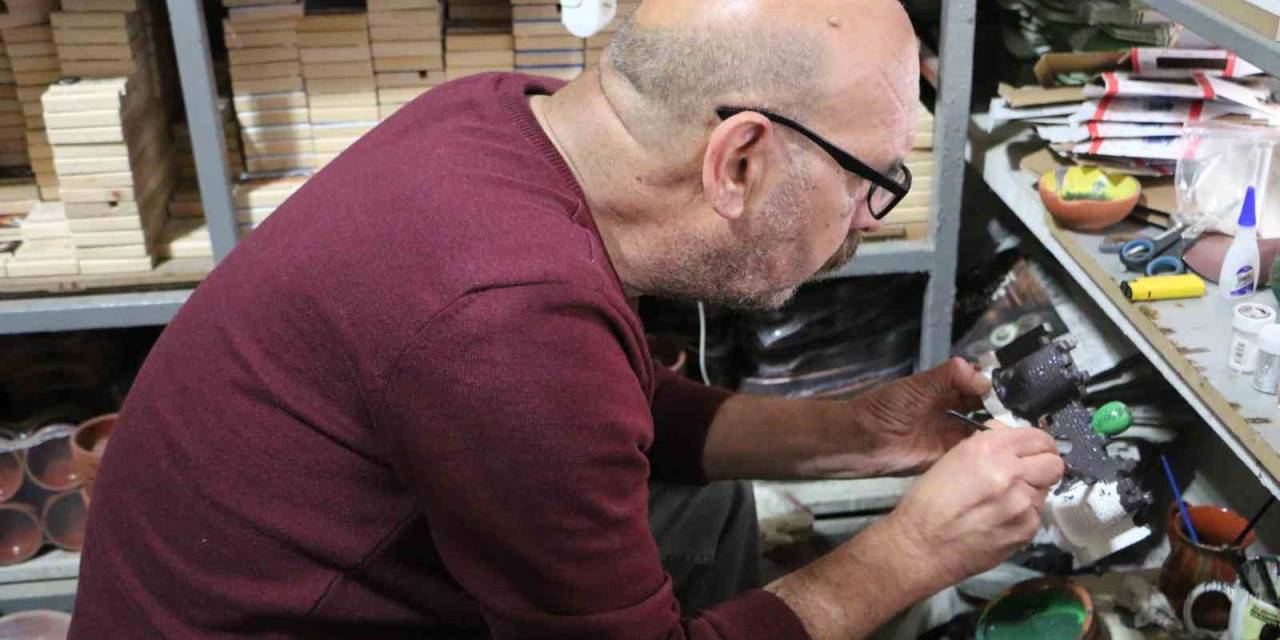 Diyarbakır’da 4’üncü Nesil Olarak Dağ Çamurundan Çömlekler Yapıyor