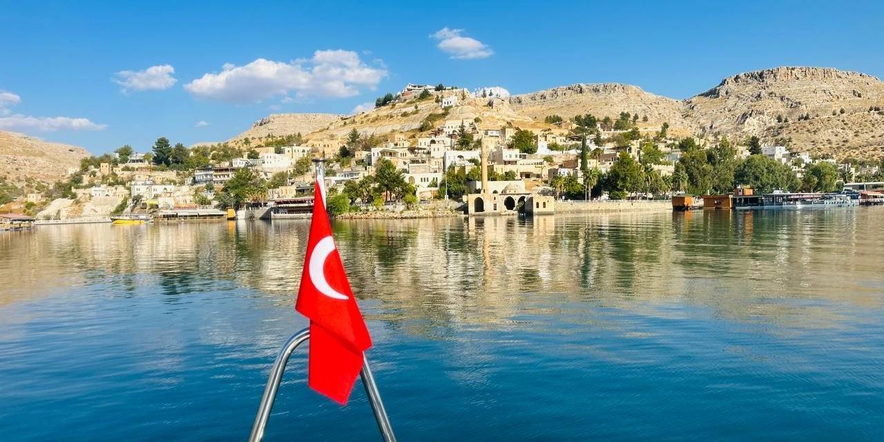 Halfeti’nin Görüntüsünü Bozan Otel Yıkıldı